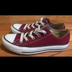 BARELY WORN Maroon Converse SZ 6
